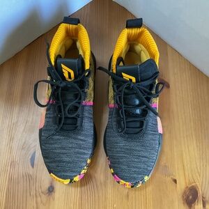 Adidas Dame 5 men basketball shoes size 8 multicolor